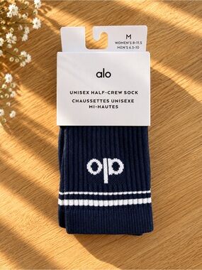NWT Alo Yoga Unisex Half-Crew Throwback Socks Navy White Size M
